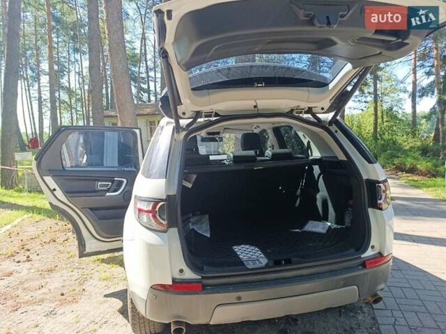 Белый Ленд Ровер Discovery Sport, объемом двигателя 2 л и пробегом 117 тыс. км за 27900 $, фото 20 на Automoto.ua