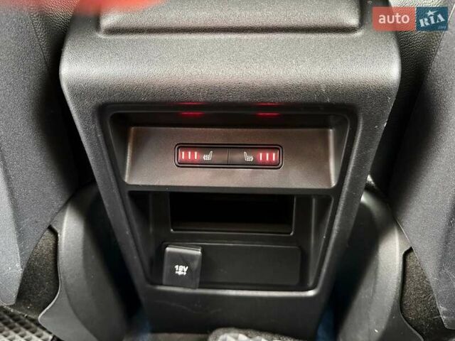 Белый Ленд Ровер Discovery Sport, объемом двигателя 2 л и пробегом 128 тыс. км за 23990 $, фото 28 на Automoto.ua