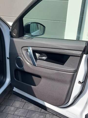 Белый Ленд Ровер Discovery Sport, объемом двигателя 2 л и пробегом 131 тыс. км за 27999 $, фото 54 на Automoto.ua