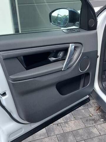 Белый Ленд Ровер Discovery Sport, объемом двигателя 2 л и пробегом 131 тыс. км за 27999 $, фото 39 на Automoto.ua