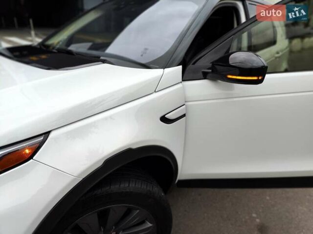 Белый Ленд Ровер Discovery Sport, объемом двигателя 2 л и пробегом 72 тыс. км за 22990 $, фото 3 на Automoto.ua