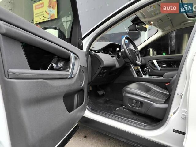 Белый Ленд Ровер Discovery Sport, объемом двигателя 2 л и пробегом 72 тыс. км за 22990 $, фото 33 на Automoto.ua