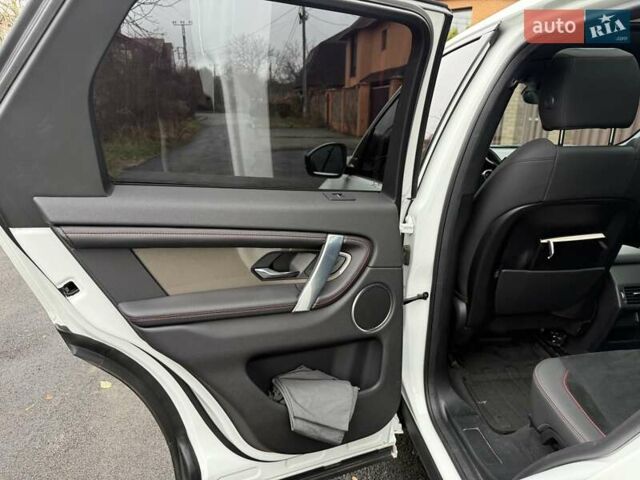 Белый Ленд Ровер Discovery Sport, объемом двигателя 2 л и пробегом 49 тыс. км за 42000 $, фото 9 на Automoto.ua