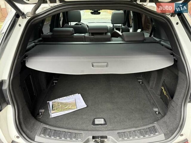 Белый Ленд Ровер Discovery Sport, объемом двигателя 2 л и пробегом 49 тыс. км за 42000 $, фото 6 на Automoto.ua