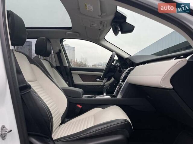 Белый Ленд Ровер Discovery Sport, объемом двигателя 2 л и пробегом 72 тыс. км за 37000 $, фото 31 на Automoto.ua
