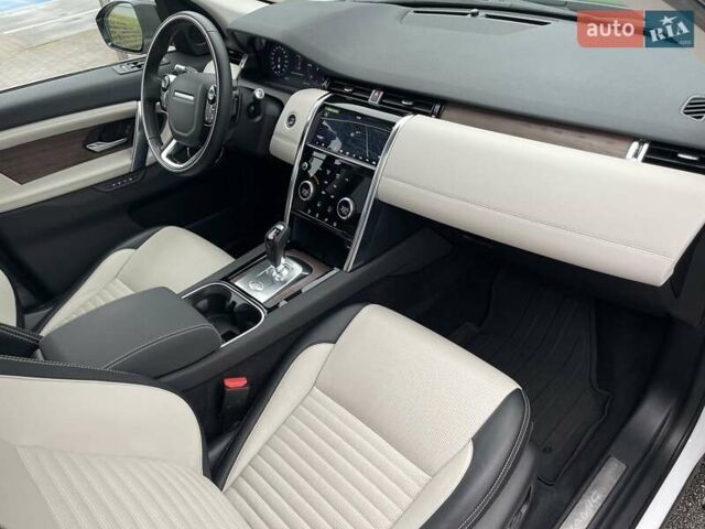Белый Ленд Ровер Discovery Sport, объемом двигателя 2 л и пробегом 72 тыс. км за 37000 $, фото 30 на Automoto.ua