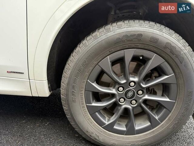 Белый Ленд Ровер Discovery Sport, объемом двигателя 2 л и пробегом 49 тыс. км за 42000 $, фото 5 на Automoto.ua