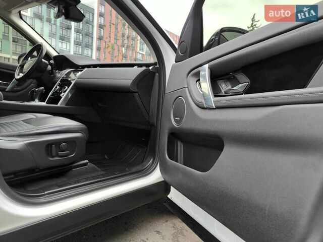 Белый Ленд Ровер Discovery Sport, объемом двигателя 2 л и пробегом 72 тыс. км за 22990 $, фото 47 на Automoto.ua