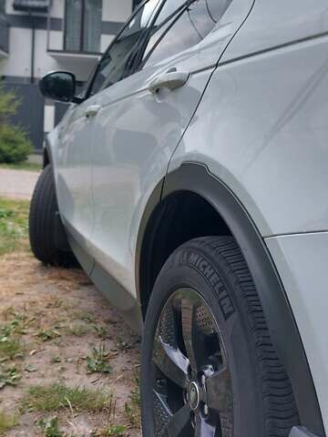 Белый Ленд Ровер Discovery Sport, объемом двигателя 2 л и пробегом 131 тыс. км за 27999 $, фото 26 на Automoto.ua