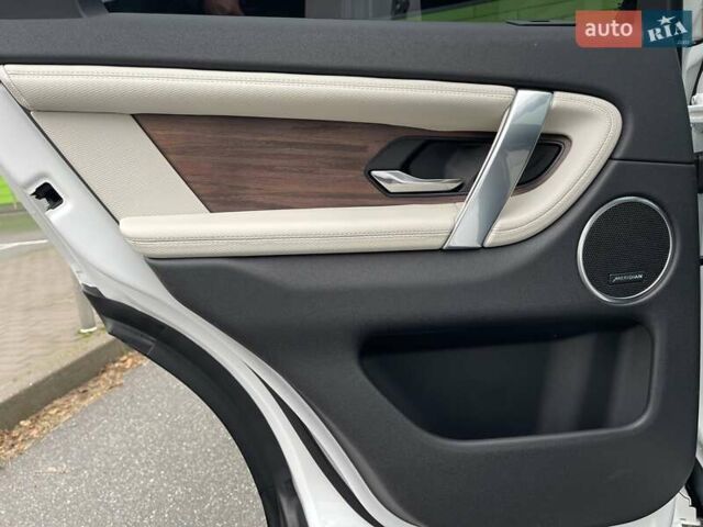 Белый Ленд Ровер Discovery Sport, объемом двигателя 2 л и пробегом 72 тыс. км за 37000 $, фото 35 на Automoto.ua