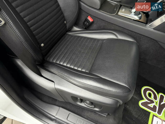 Белый Ленд Ровер Discovery Sport, объемом двигателя 2 л и пробегом 64 тыс. км за 31500 $, фото 23 на Automoto.ua