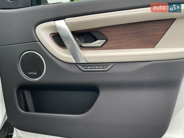 Белый Ленд Ровер Discovery Sport, объемом двигателя 2 л и пробегом 72 тыс. км за 37000 $, фото 32 на Automoto.ua