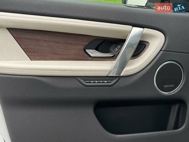 Белый Ленд Ровер Discovery Sport, объемом двигателя 2 л и пробегом 72 тыс. км за 37000 $, фото 21 на Automoto.ua