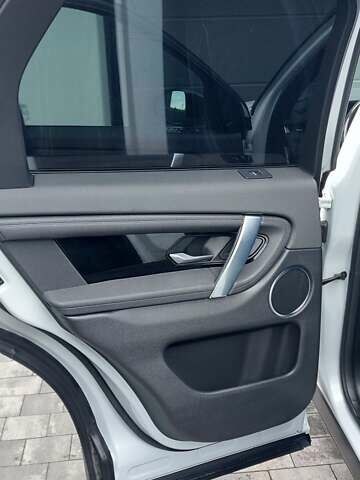 Белый Ленд Ровер Discovery Sport, объемом двигателя 2 л и пробегом 131 тыс. км за 27999 $, фото 43 на Automoto.ua