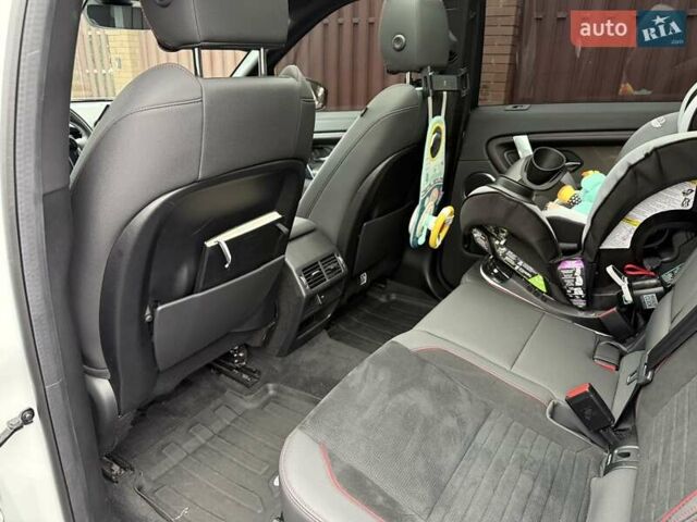 Белый Ленд Ровер Discovery Sport, объемом двигателя 2 л и пробегом 49 тыс. км за 42000 $, фото 8 на Automoto.ua