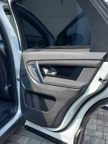 Белый Ленд Ровер Discovery Sport, объемом двигателя 2 л и пробегом 131 тыс. км за 27999 $, фото 58 на Automoto.ua