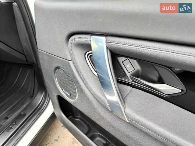 Белый Ленд Ровер Discovery Sport, объемом двигателя 2 л и пробегом 72 тыс. км за 22990 $, фото 48 на Automoto.ua