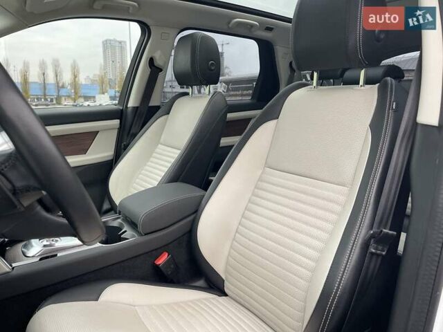 Белый Ленд Ровер Discovery Sport, объемом двигателя 2 л и пробегом 72 тыс. км за 37000 $, фото 16 на Automoto.ua