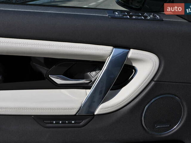 Білий Ленд Ровер Discovery Sport, об'ємом двигуна 2 л та пробігом 37 тис. км за 35000 $, фото 28 на Automoto.ua