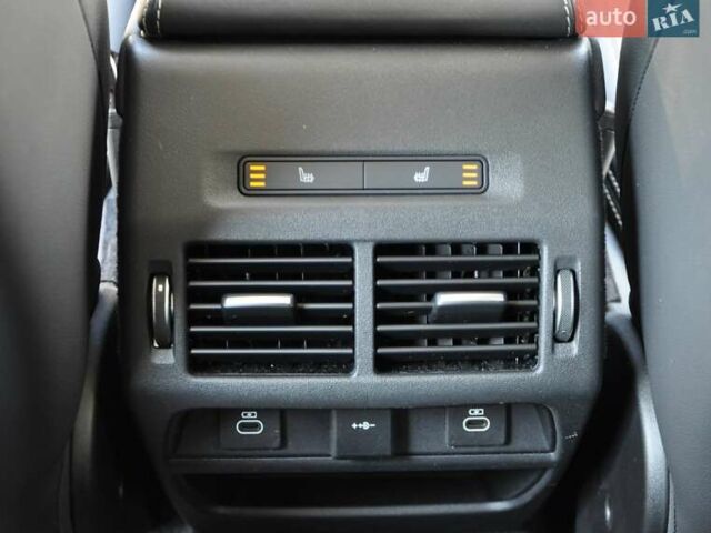 Білий Ленд Ровер Discovery Sport, об'ємом двигуна 2 л та пробігом 37 тис. км за 35000 $, фото 22 на Automoto.ua