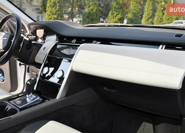 Білий Ленд Ровер Discovery Sport, об'ємом двигуна 2 л та пробігом 37 тис. км за 35000 $, фото 23 на Automoto.ua