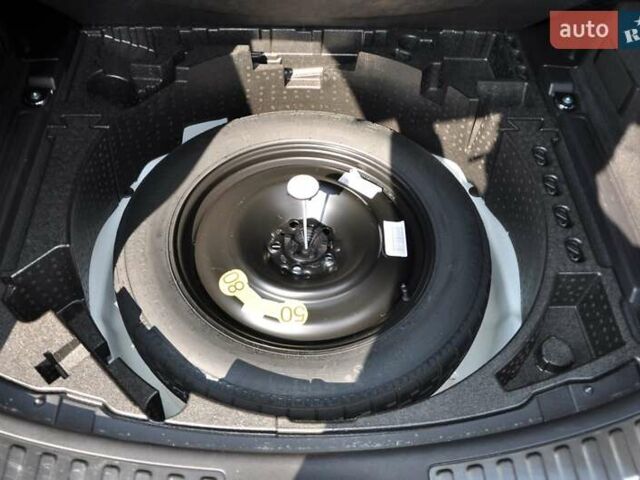 Білий Ленд Ровер Discovery Sport, об'ємом двигуна 2 л та пробігом 37 тис. км за 35000 $, фото 9 на Automoto.ua