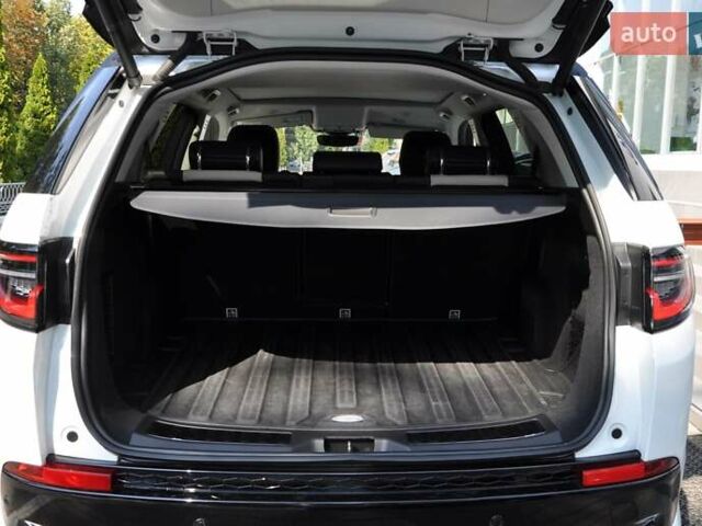 Білий Ленд Ровер Discovery Sport, об'ємом двигуна 2 л та пробігом 37 тис. км за 35000 $, фото 6 на Automoto.ua