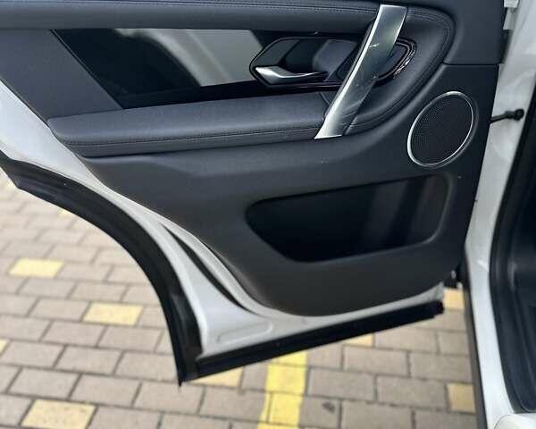 Ленд Ровер Discovery Sport 2021 в Киеве на Automoto.ua Белый Ленд Ровер Discovery Sport, объемом двигателя 2 л и пробегом 106 тыс. км за 37500 $, фото 5 на Automoto.ua
