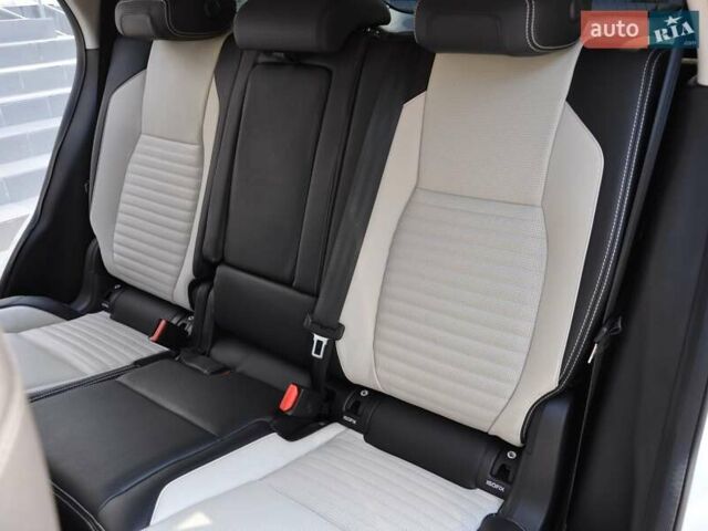 Білий Ленд Ровер Discovery Sport, об'ємом двигуна 2 л та пробігом 37 тис. км за 35000 $, фото 19 на Automoto.ua