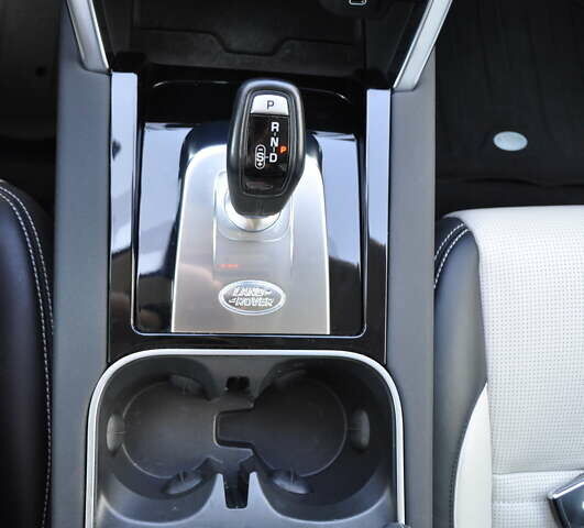 Білий Ленд Ровер Discovery Sport, об'ємом двигуна 2 л та пробігом 37 тис. км за 35000 $, фото 41 на Automoto.ua