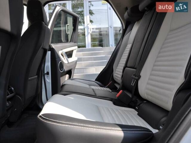 Білий Ленд Ровер Discovery Sport, об'ємом двигуна 2 л та пробігом 37 тис. км за 35000 $, фото 18 на Automoto.ua