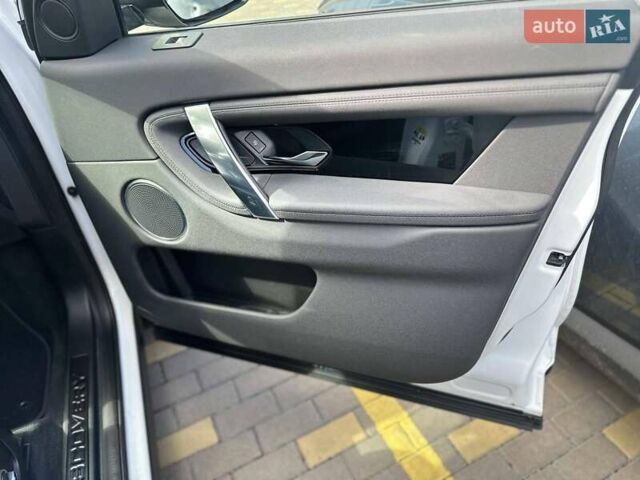 Ленд Ровер Discovery Sport 2021 в Киеве на Automoto.ua Белый Ленд Ровер Discovery Sport, объемом двигателя 2 л и пробегом 106 тыс. км за 37500 $, фото 7 на Automoto.ua