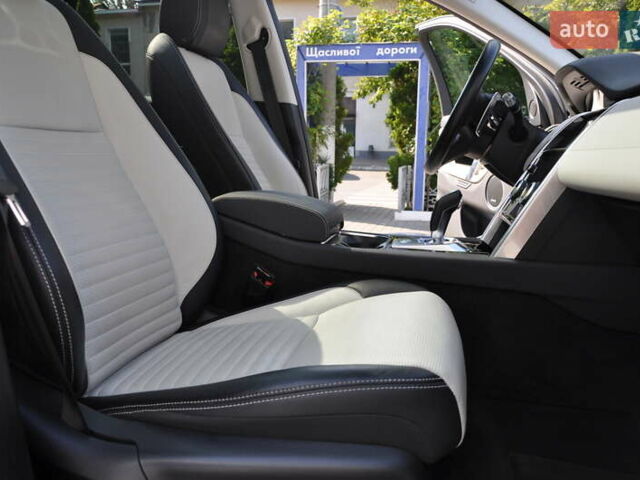 Білий Ленд Ровер Discovery Sport, об'ємом двигуна 2 л та пробігом 37 тис. км за 35000 $, фото 24 на Automoto.ua