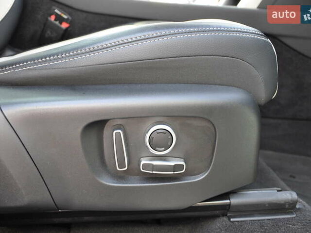 Білий Ленд Ровер Discovery Sport, об'ємом двигуна 2 л та пробігом 37 тис. км за 35000 $, фото 26 на Automoto.ua