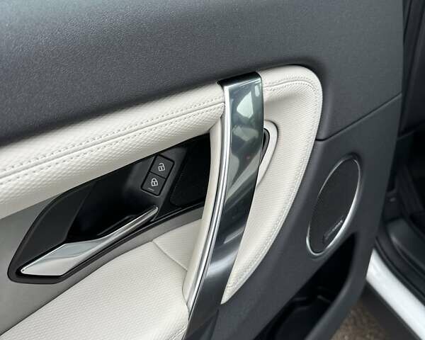 Белый Ленд Ровер Discovery Sport, объемом двигателя 1.5 л и пробегом 18 тыс. км за 65900 $, фото 13 на Automoto.ua