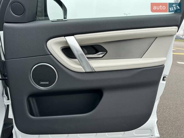 Белый Ленд Ровер Discovery Sport, объемом двигателя 1.5 л и пробегом 18 тыс. км за 65900 $, фото 30 на Automoto.ua