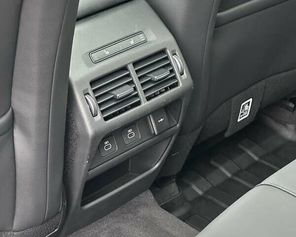 Белый Ленд Ровер Discovery Sport, объемом двигателя 1.5 л и пробегом 18 тыс. км за 65900 $, фото 22 на Automoto.ua