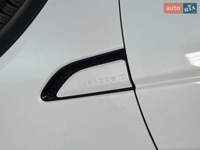 Белый Ленд Ровер Discovery Sport, объемом двигателя 2 л и пробегом 18 тыс. км за 42500 $, фото 4 на Automoto.ua