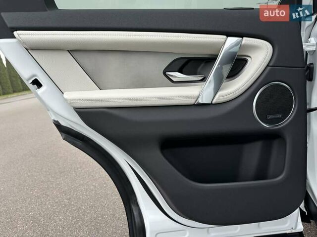 Белый Ленд Ровер Discovery Sport, объемом двигателя 1.5 л и пробегом 18 тыс. км за 65900 $, фото 20 на Automoto.ua