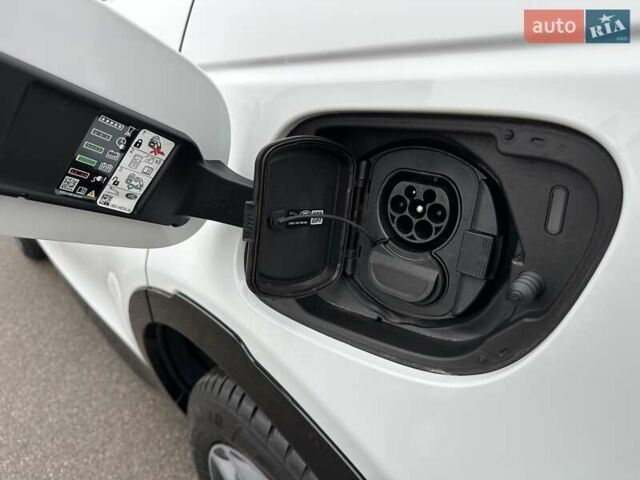 Белый Ленд Ровер Discovery Sport, объемом двигателя 1.5 л и пробегом 18 тыс. км за 65900 $, фото 10 на Automoto.ua