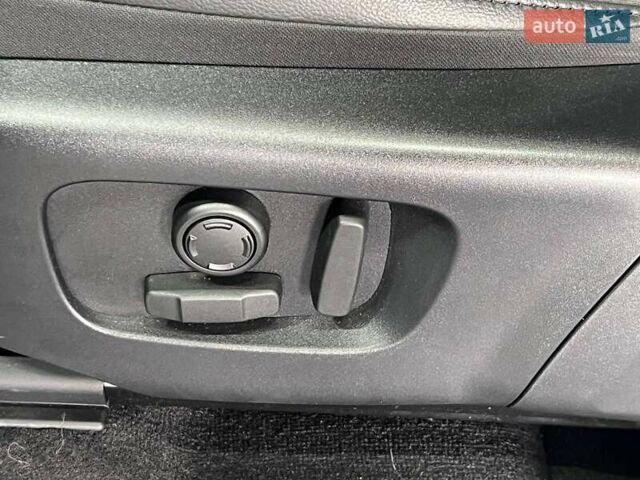 Белый Ленд Ровер Discovery Sport, объемом двигателя 2 л и пробегом 18 тыс. км за 39900 $, фото 16 на Automoto.ua