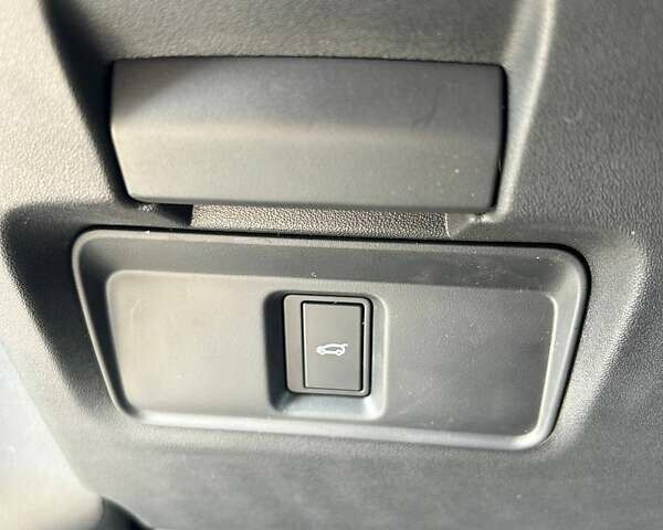 Белый Ленд Ровер Discovery Sport, объемом двигателя 2 л и пробегом 5 тыс. км за 66566 $, фото 11 на Automoto.ua