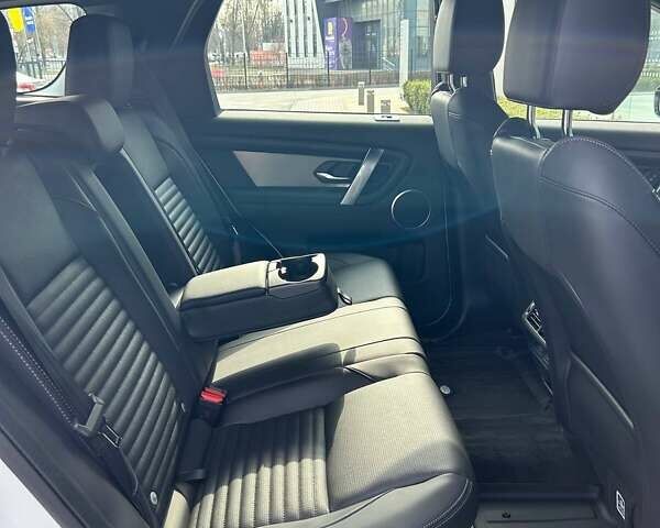 Белый Ленд Ровер Discovery Sport, объемом двигателя 2 л и пробегом 5 тыс. км за 66566 $, фото 26 на Automoto.ua
