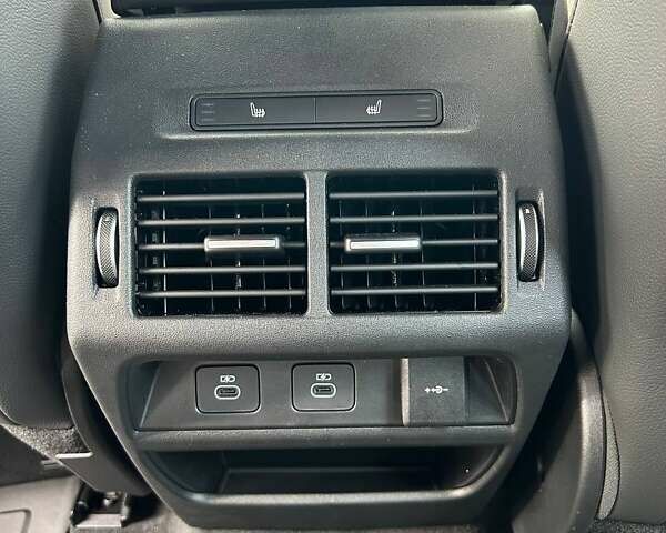 Белый Ленд Ровер Discovery Sport, объемом двигателя 2 л и пробегом 5 тыс. км за 66566 $, фото 24 на Automoto.ua