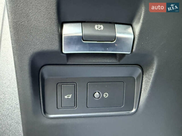 Бежевый Ленд Ровер Discovery Sport, объемом двигателя 2 л и пробегом 95 тыс. км за 31111 $, фото 36 на Automoto.ua