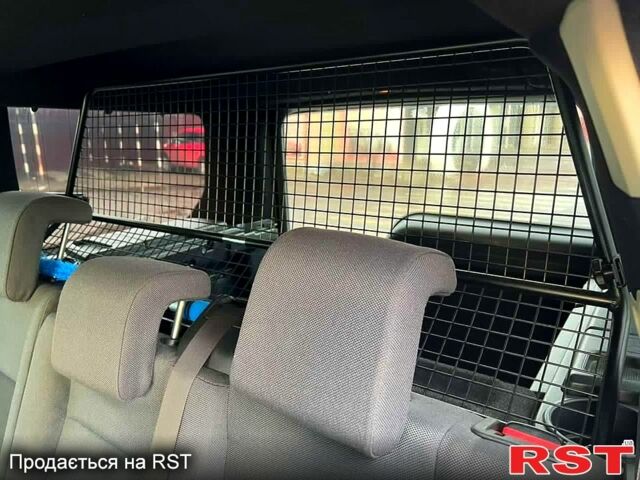 Черный Ленд Ровер Discovery Sport, объемом двигателя 2.7 л и пробегом 286 тыс. км за 8500 $, фото 8 на Automoto.ua