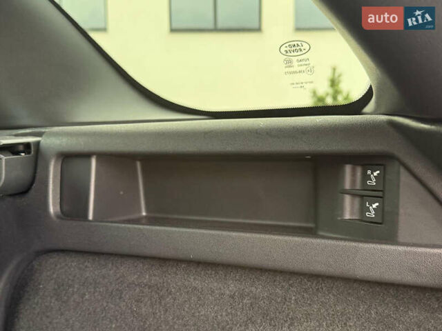 Черный Ленд Ровер Discovery Sport, объемом двигателя 2 л и пробегом 130 тыс. км за 18700 $, фото 60 на Automoto.ua