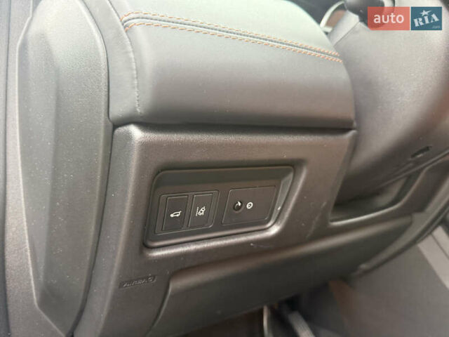 Черный Ленд Ровер Discovery Sport, объемом двигателя 2 л и пробегом 130 тыс. км за 18500 $, фото 66 на Automoto.ua