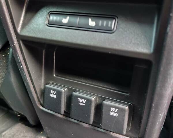 Чорний Ленд Ровер Discovery Sport, об'ємом двигуна 2 л та пробігом 122 тис. км за 16950 $, фото 49 на Automoto.ua