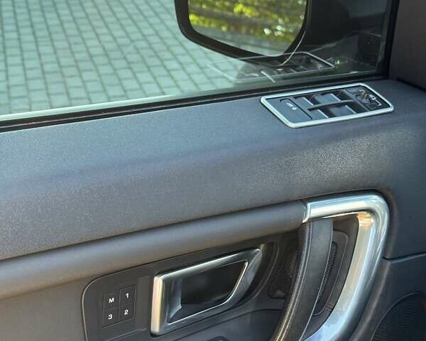 Черный Ленд Ровер Discovery Sport, объемом двигателя 2 л и пробегом 166 тыс. км за 19000 $, фото 6 на Automoto.ua